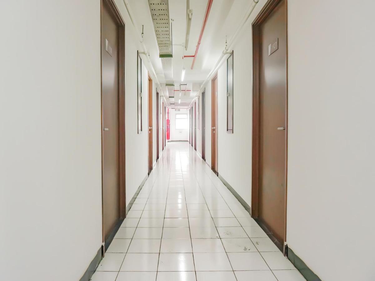 Vaccinated Staff - OYO 90241 Gunung Putri Square Apartment Bogor Exterior foto